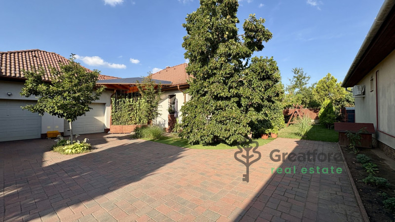 Mikepércs, family house  