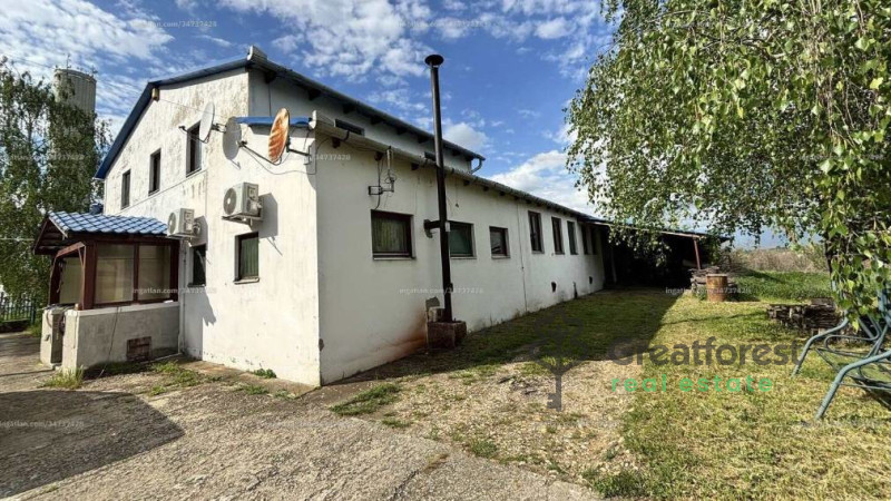 Zsáka, industrial building  