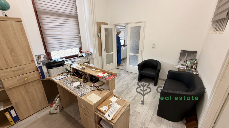 Debrecen, City South-West, office in office building  