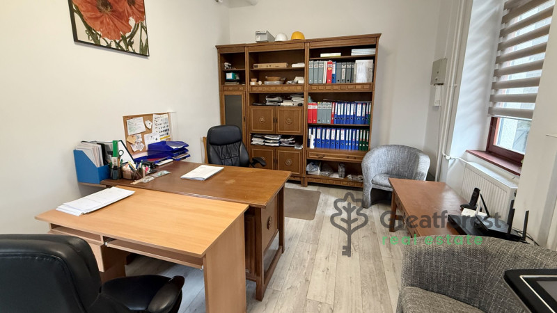 Debrecen, City South-West, office in office building  
