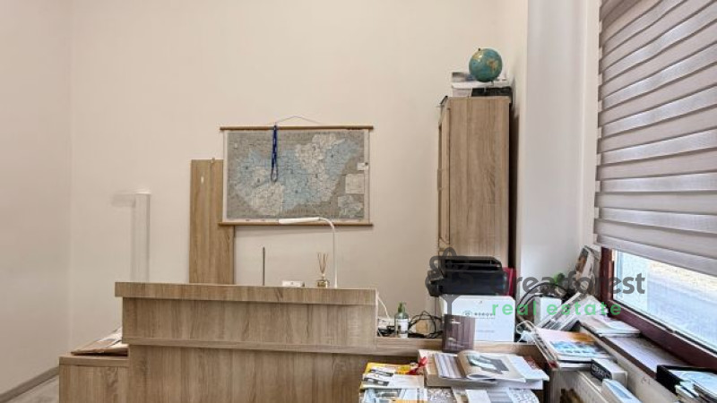 Debrecen, City South-West, office in office building  
