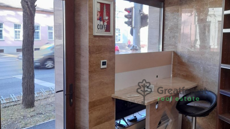 Debrecen, commercial premises not in shopping center  