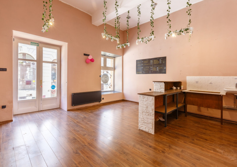 Commercial Premises Not In Shopping Center