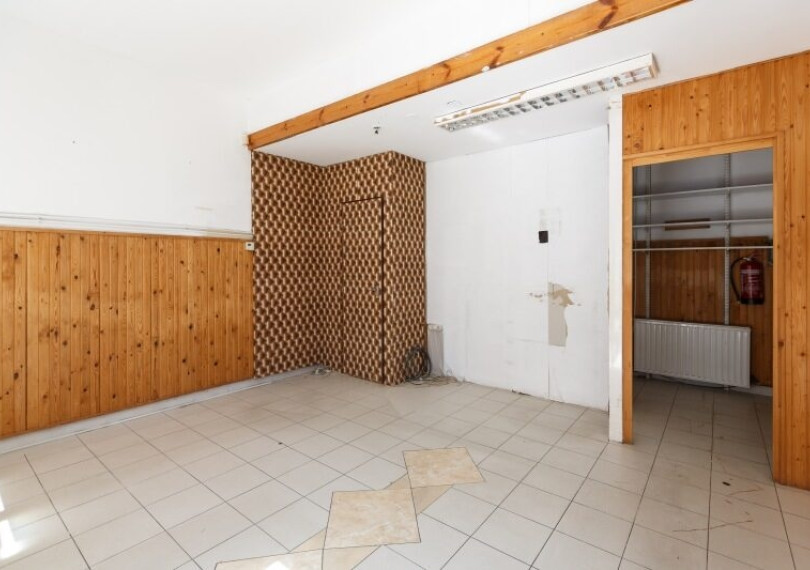 Commercial Premises Not In Shopping Center