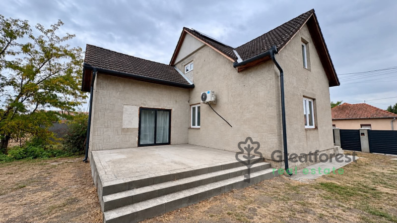 Sárrétudvari, family house  