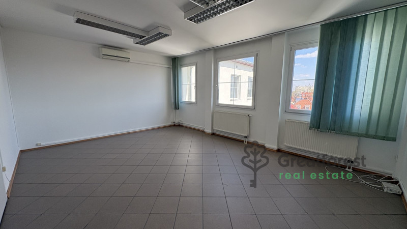 Debrecen, City Center, office in office building  