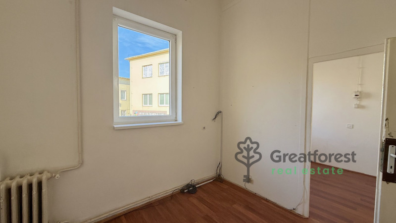 Debrecen, Close To City Center, office in office building  