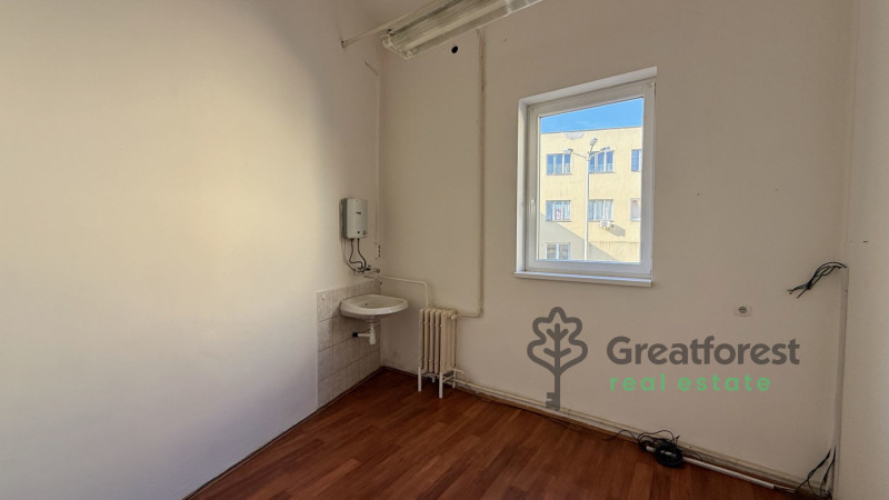 Debrecen, Close To City Center, office in office building  