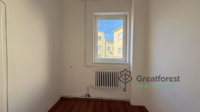 Debrecen, Close To City Center, office in office building  