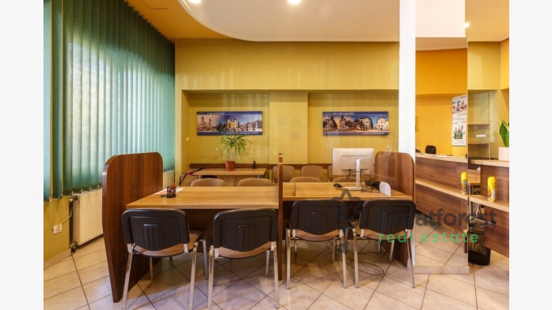Debrecen, City Center, commercial premises in shopping center  