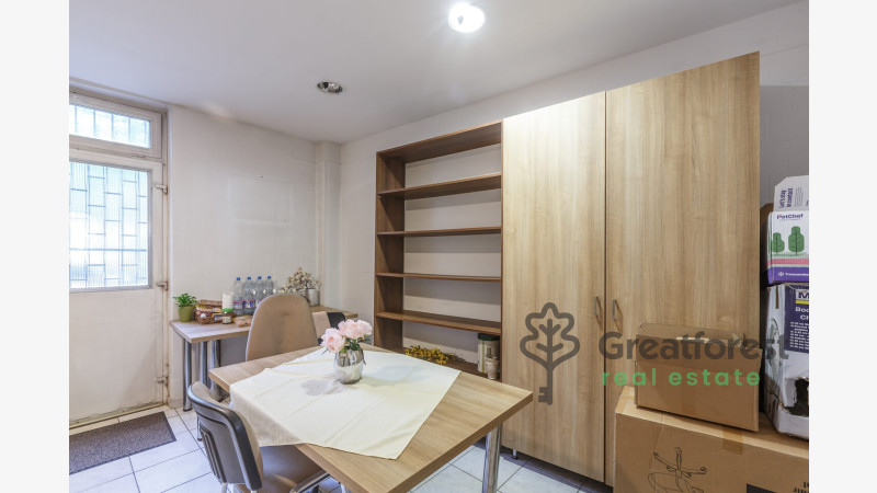 Debrecen, City Center, commercial premises in shopping center  
