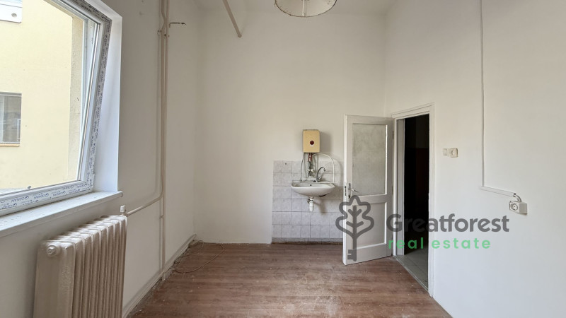 Debrecen, Close To City Center, office in office building  