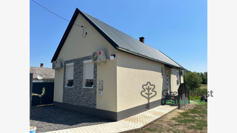 Vámospércs, family house  