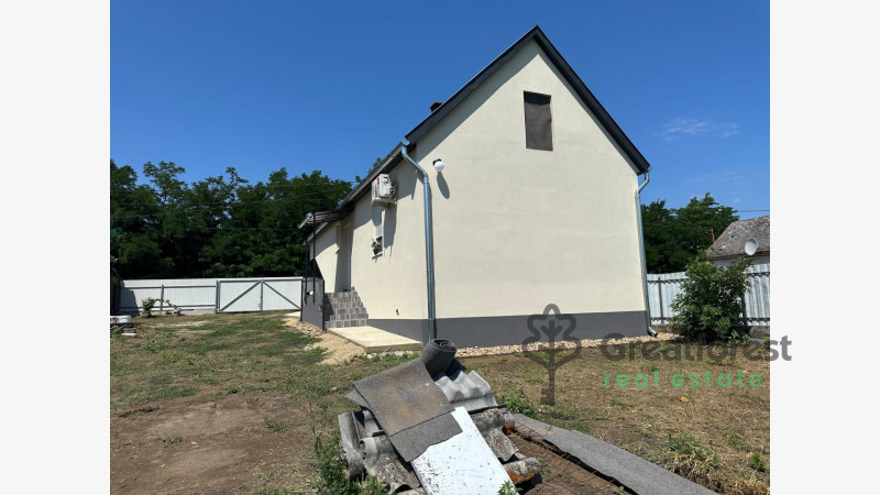 Vámospércs, family house  
