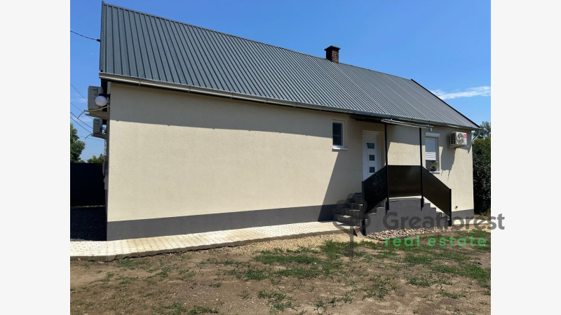 Vámospércs, family house  