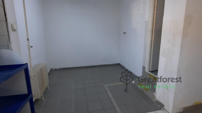 Debrecen, commercial premises not in shopping center  