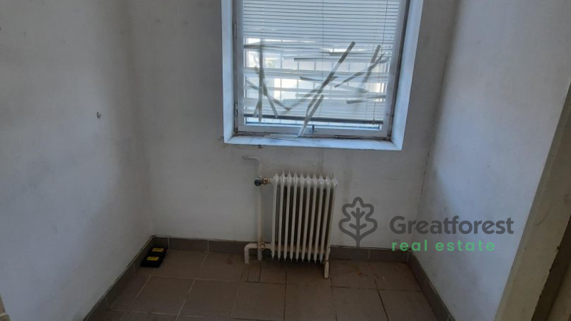 Debrecen, commercial premises not in shopping center  