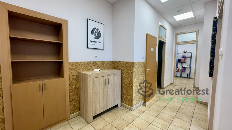 Debrecen, Bem Square, office in office building  