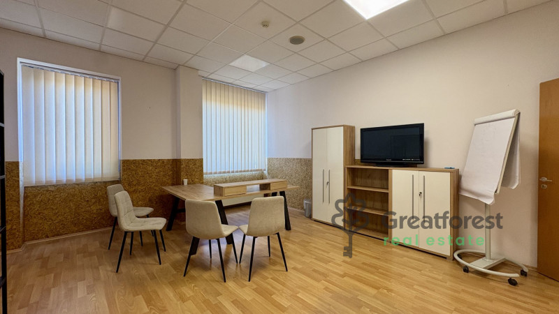 Debrecen, Bem Square, office in office building  