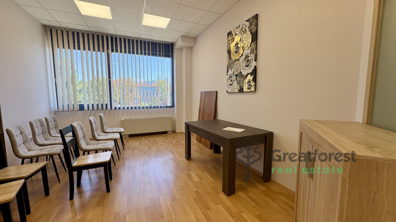 Debrecen, Bem Square, office in office building  