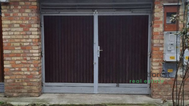 Debrecen, Main Campus Area, garage - individual garage  