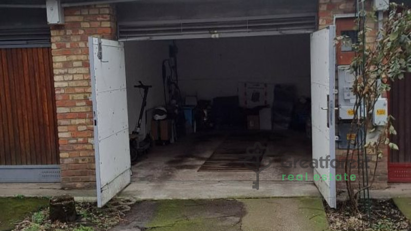 Debrecen, Main Campus Area, garage - individual garage  