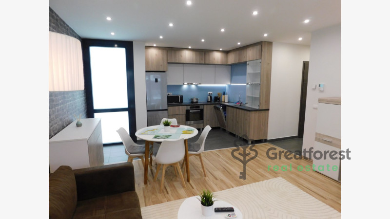 Debrecen, Bem Square, flat  