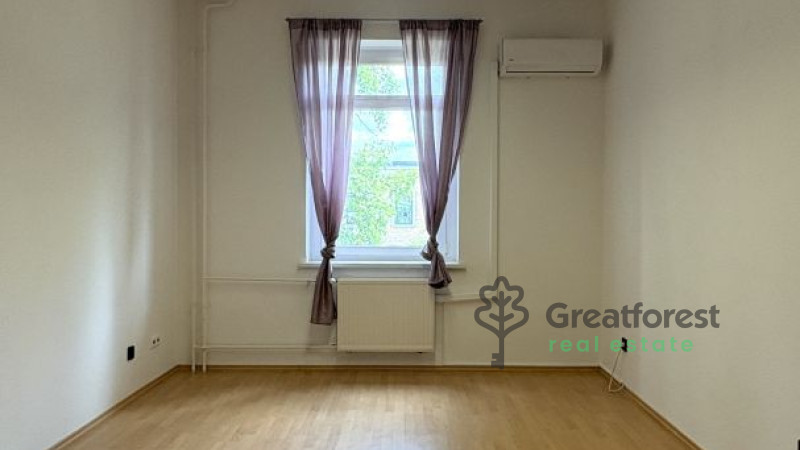 Debrecen, City North-East, office in office building  