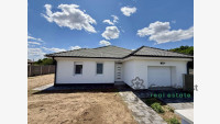 Téglás, family house  