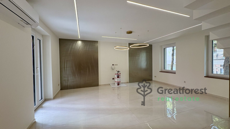 Debrecen, Close To Plaza, family house  