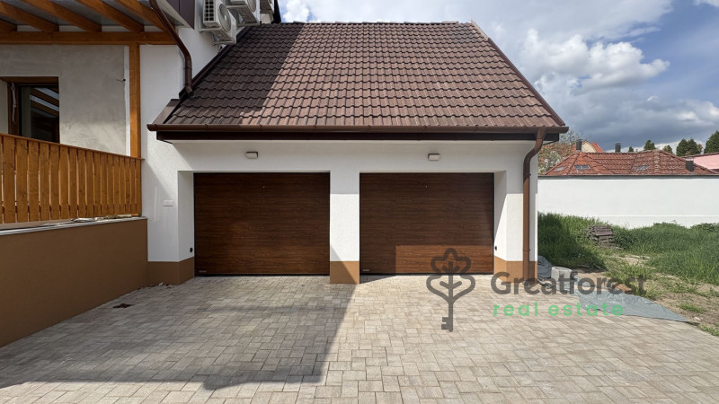 Debrecen, Close To Plaza, family house  