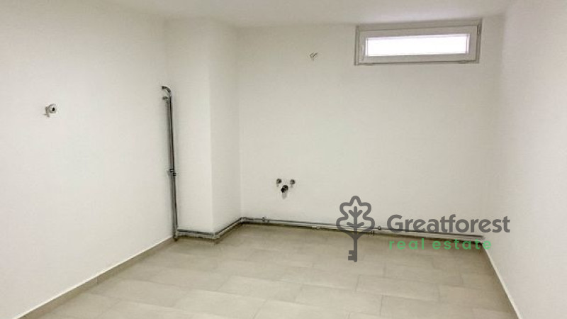 Debrecen, Close To Plaza, family house  