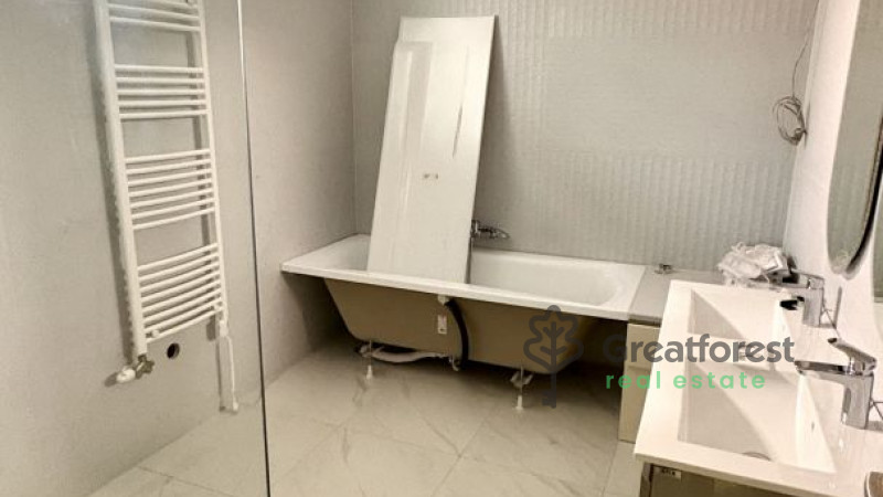 Debrecen, Close To Plaza, family house  
