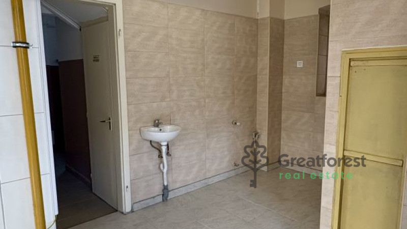 Debrecen, Close To City Center, commercial premises not in shopping center  