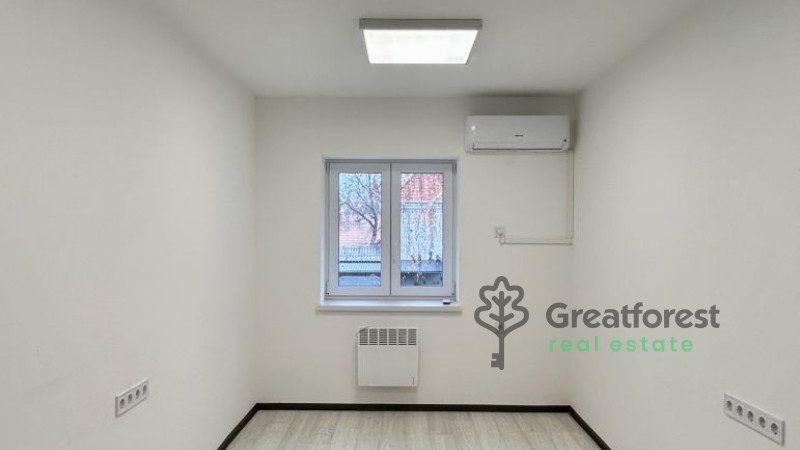 Debrecen, City South-West, office in office building  