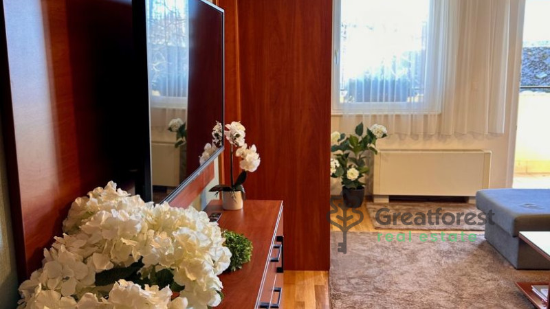 Debrecen, Bem Square, flat  