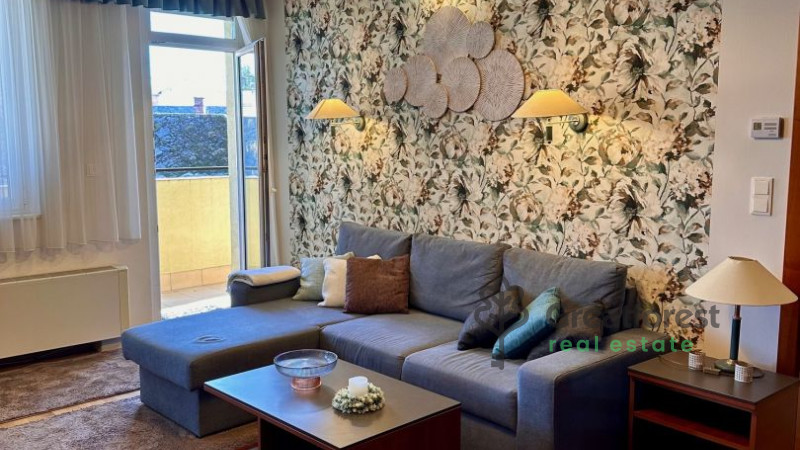 Debrecen, Bem Square, flat  