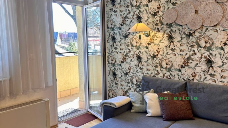 Debrecen, Bem Square, flat  