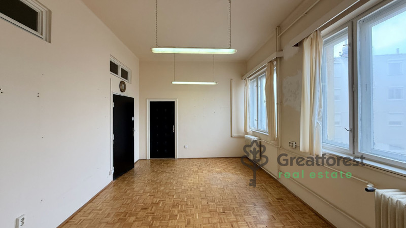 Debrecen, Close To City Center, office in office building  