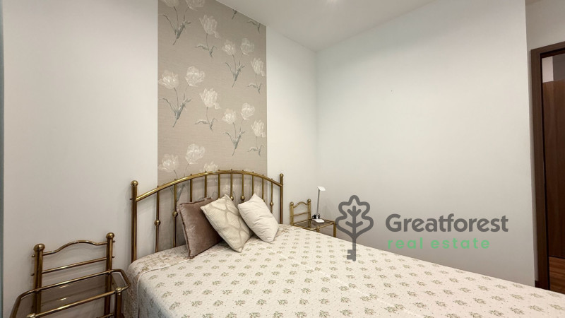 Debrecen, Bem Square, flat  