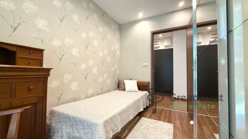 Debrecen, Bem Square, flat  