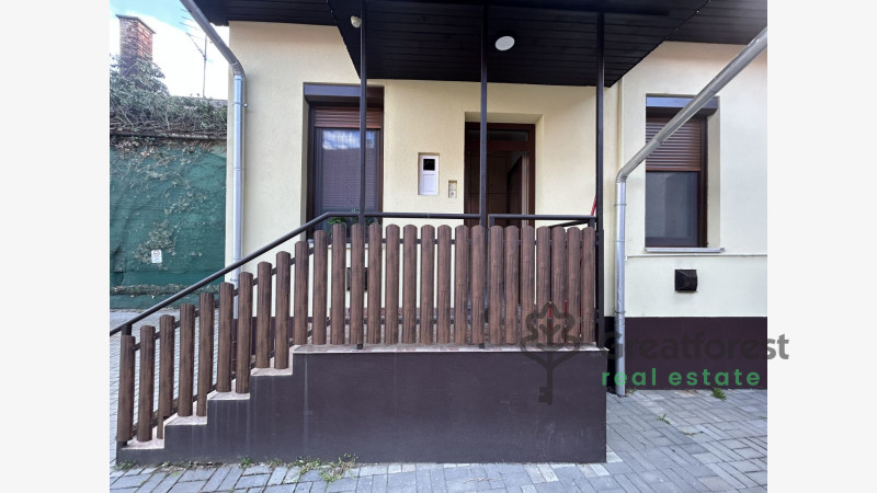 Debrecen, Close To Plaza, part of a house  