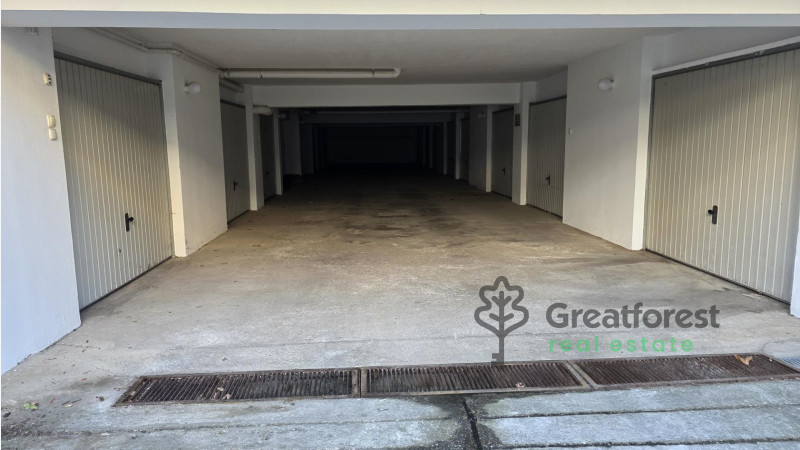 Debrecen, Close To Main Campus, garage - individual garage  
