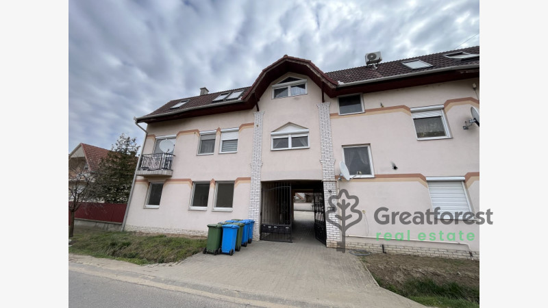 Téglás, attached house  