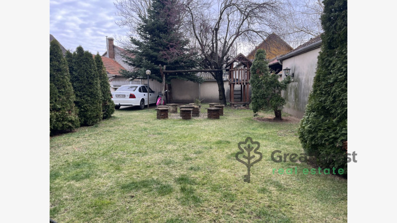 Téglás, attached house  