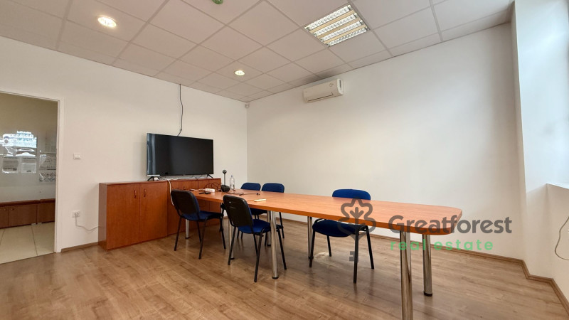 Debrecen, City South-East, office not in office building  