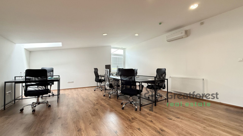 Debrecen, City South-East, office not in office building  