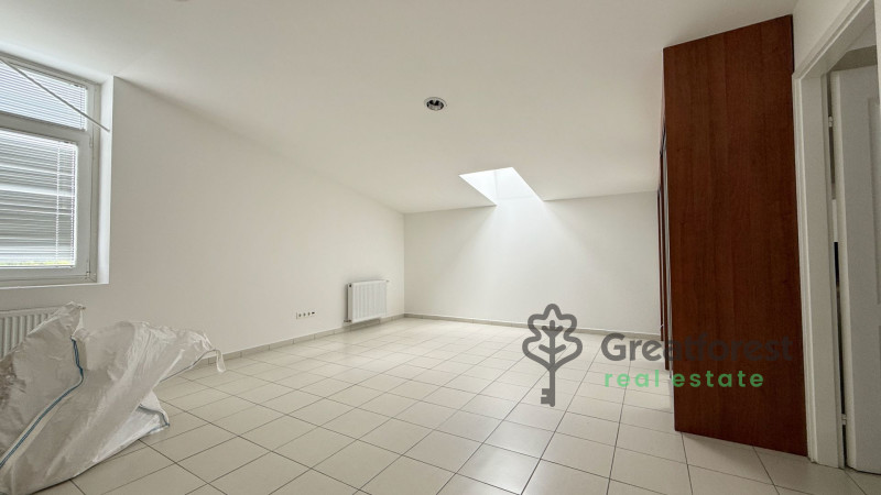 Debrecen, City South-East, office not in office building  