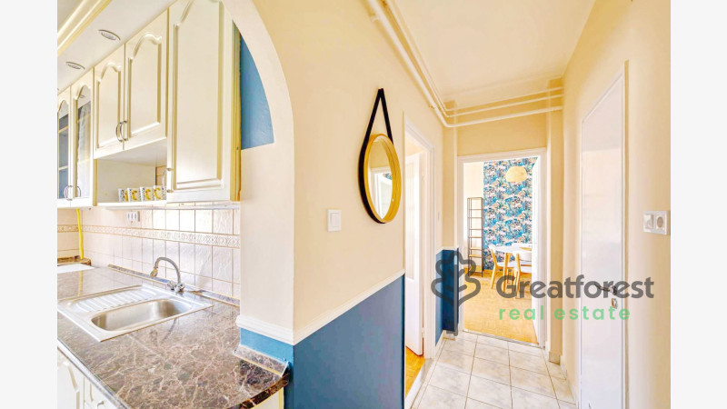 Debrecen, Bem Square, flat  