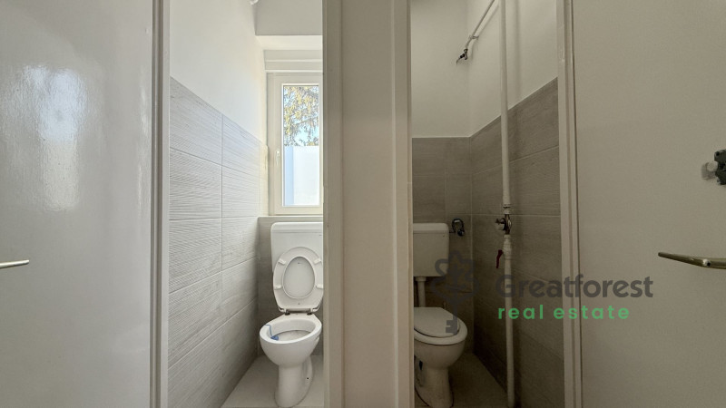 Debrecen, City South-East, office in office building  